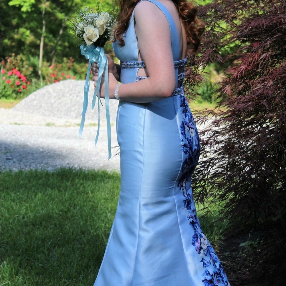 Prom dress - Picture 2 of 5